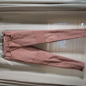 Womens pink salmon colored moto Stetch Jeans